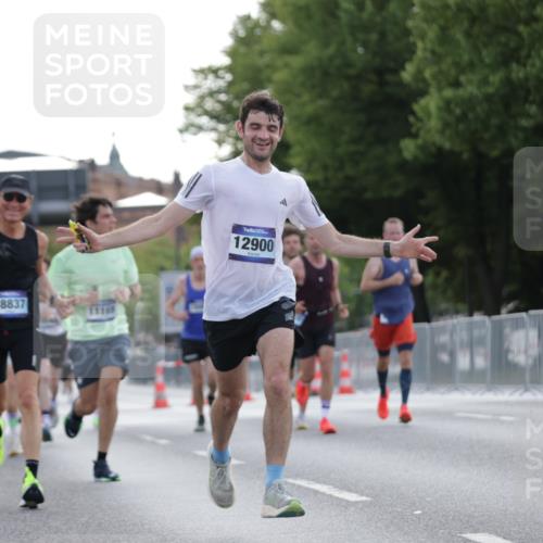 29.06.2025 - hella hamburg halbmarathon Jannik Wohlers http://msf.ph/oto/8188631 29.06.2025 09:44:36 Lombardsbrücke 1827, 3201, 5269, 5367, 6619, 8473, 8731, 10156, 10848, 11169, 12287, 12900, 13838, 13956, 14164, 16377, 16508, 16713, 16736, 17428, 17488, 18837, 18871, 18874, 19142 meine-sportfotos.de