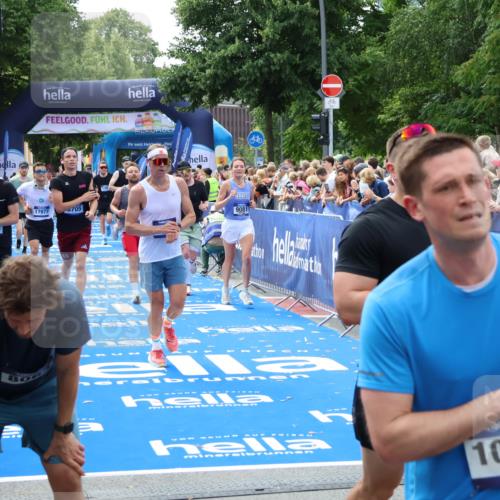 29.06.2025 - hella hamburg halbmarathon Zöllner http://msf.ph/oto/8188658 29.06.2025 10:44:07 Ziel 1391, 1558, 2816, 3021, 4981, 6705, 9081, 11346, 13123, 15383, 16506, 16697, 17516, 17977, 18004 meine-sportfotos.de