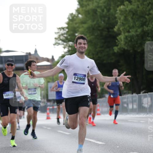 29.06.2025 - hella hamburg halbmarathon Jannik Wohlers http://msf.ph/oto/8188698 29.06.2025 09:44:36 Lombardsbrücke 1827, 3201, 5269, 5367, 6619, 8473, 8731, 10156, 10848, 11169, 12287, 12900, 13838, 13956, 14164, 16377, 16508, 16713, 16736, 17428, 17488, 18837, 18871, 18874, 19142 meine-sportfotos.de