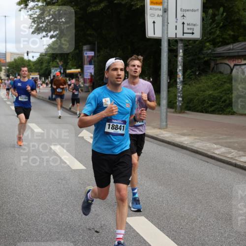 29.06.2025 - hella hamburg halbmarathon Yannick Fuchs http://msf.ph/oto/8188704 29.06.2025 10:30:36 20KM 3843, 4062, 6032, 10384, 10477, 10877, 12447, 12462, 12488, 12514, 13252, 13343, 13419, 14789, 14875, 15115, 15161, 15415, 15701, 15959, 16119, 16123, 17329, 17612, 17691, 18259, 18841 meine-sportfotos.de