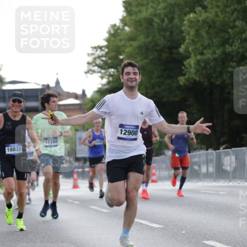 29.06.2025 - hella hamburg halbmarathon Jannik Wohlers http://msf.ph/oto/8188741 29.06.2025 09:44:37 Lombardsbrücke 1827, 3201, 5269, 5367, 6619, 8473, 8731, 10156, 10486, 10848, 11169, 12287, 12900, 13838, 13956, 14140, 14164, 15883, 16377, 16508, 16713, 16736, 17428, 17488, 18837, 18871, 18874, 19142 meine-sportfotos.de