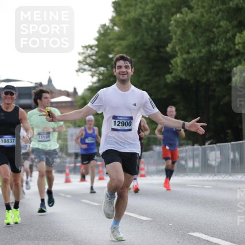 29.06.2025 - hella hamburg halbmarathon Jannik Wohlers http://msf.ph/oto/8188783 29.06.2025 09:44:37 Lombardsbrücke 1827, 3201, 5269, 5367, 6619, 8473, 8731, 10156, 10486, 10848, 11169, 12287, 12900, 13838, 13956, 14140, 14164, 15883, 16377, 16508, 16713, 16736, 17428, 17488, 18837, 18871, 18874, 19142 meine-sportfotos.de