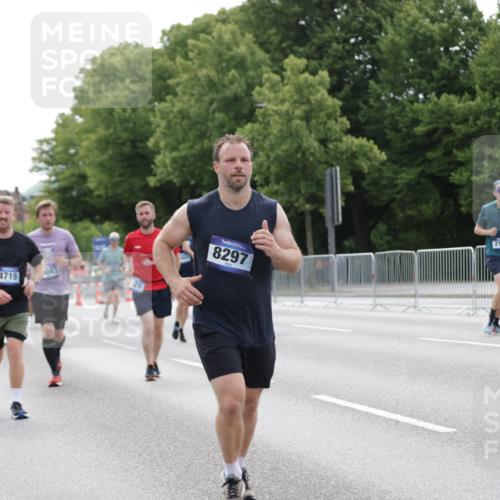 29.06.2025 - hella hamburg halbmarathon Jannik Wohlers http://msf.ph/oto/8188789 29.06.2025 10:23:55 Lombardsbrücke 1005, 1009, 1064, 1389, 2132, 2477, 3285, 3579, 3786, 4162, 4464, 4684, 4719, 4993, 6478, 6524, 6526, 7528, 7920, 7975, 8167, 8187, 8297, 9063, 11306, 12210, 13380, 13573, 13711, 14143, 14433, 14439, 14824, 15456, 16345, 16861, 17147, 17262, 17414, 17559, 17560, 18077, 18109, 18132 meine-sportfotos.de