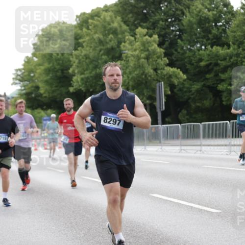 29.06.2025 - hella hamburg halbmarathon Jannik Wohlers http://msf.ph/oto/8188812 29.06.2025 10:23:55 Lombardsbrücke 1005, 1009, 1064, 1389, 2132, 2477, 3285, 3579, 3786, 4162, 4464, 4684, 4719, 4993, 6478, 6524, 6526, 7528, 7920, 7975, 8167, 8187, 8297, 9063, 11306, 12210, 13380, 13573, 13711, 14143, 14433, 14439, 14824, 15456, 16345, 16861, 17147, 17262, 17414, 17559, 17560, 18077, 18109, 18132 meine-sportfotos.de