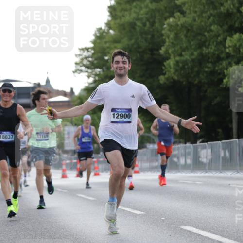 29.06.2025 - hella hamburg halbmarathon Jannik Wohlers http://msf.ph/oto/8188815 29.06.2025 09:44:37 Lombardsbrücke 1827, 3201, 5269, 5367, 6619, 8473, 8731, 10156, 10486, 10848, 11169, 12287, 12900, 13838, 13956, 14140, 14164, 15883, 16377, 16508, 16713, 16736, 17428, 17488, 18837, 18871, 18874, 19142 meine-sportfotos.de