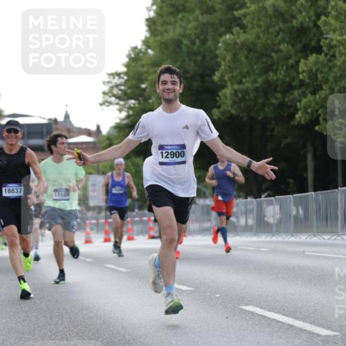 29.06.2025 - hella hamburg halbmarathon Jannik Wohlers http://msf.ph/oto/8188854 29.06.2025 09:44:37 Lombardsbrücke 1827, 3201, 5269, 5367, 6619, 8473, 8731, 10156, 10486, 10848, 11169, 12287, 12900, 13838, 13956, 14140, 14164, 15883, 16377, 16508, 16713, 16736, 17428, 17488, 18837, 18871, 18874, 19142 meine-sportfotos.de