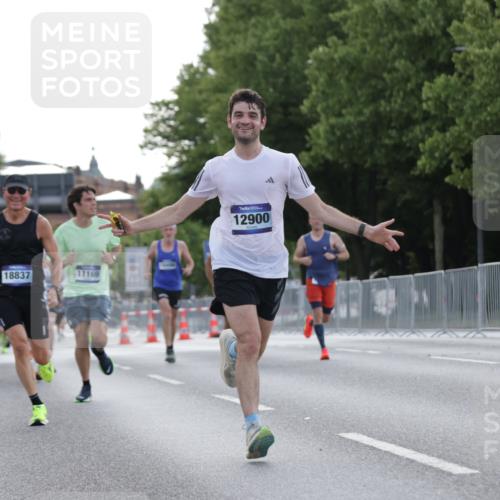 29.06.2025 - hella hamburg halbmarathon Jannik Wohlers http://msf.ph/oto/8188901 29.06.2025 09:44:37 Lombardsbrücke 1827, 3201, 5269, 5367, 6619, 8473, 8731, 10156, 10486, 10848, 11169, 12287, 12900, 13838, 13956, 14140, 14164, 15883, 16377, 16508, 16713, 16736, 17428, 17488, 18837, 18871, 18874, 19142 meine-sportfotos.de