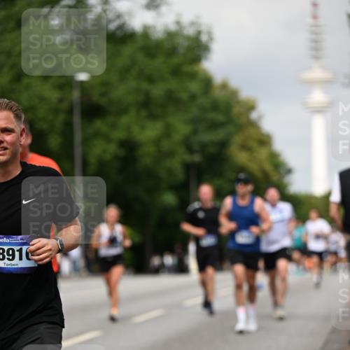 29.06.2025 - hella hamburg halbmarathon Dr. Thomas Lammeyer http://msf.ph/oto/8188904 29.06.2025 10:10:59 Kennedybrücke 1245, 4550, 5951, 6314, 6572, 6664, 8960, 9560, 10212, 10297, 10736, 10886 meine-sportfotos.de