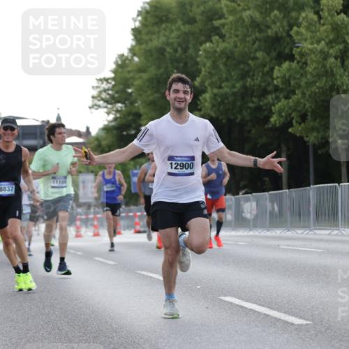 29.06.2025 - hella hamburg halbmarathon Jannik Wohlers http://msf.ph/oto/8189024 29.06.2025 09:44:37 Lombardsbrücke 1827, 3201, 5269, 5367, 6619, 8473, 8731, 10156, 10486, 10848, 11169, 12287, 12900, 13838, 13956, 14140, 14164, 15883, 16377, 16508, 16713, 16736, 17428, 17488, 18837, 18871, 18874, 19142 meine-sportfotos.de