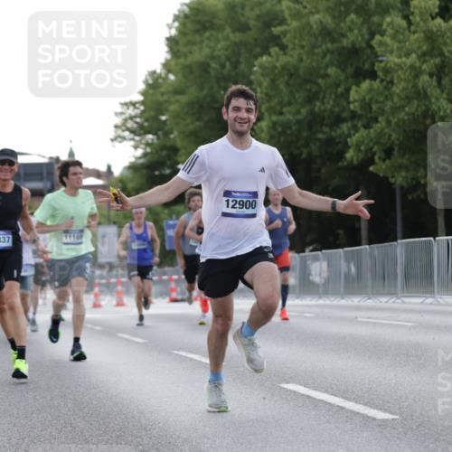 29.06.2025 - hella hamburg halbmarathon Jannik Wohlers http://msf.ph/oto/8189062 29.06.2025 09:44:37 Lombardsbrücke 1827, 3201, 5269, 5367, 6619, 8473, 8731, 10156, 10486, 10848, 11169, 12287, 12900, 13838, 13956, 14140, 14164, 15883, 16377, 16508, 16713, 16736, 17428, 17488, 18837, 18871, 18874, 19142 meine-sportfotos.de