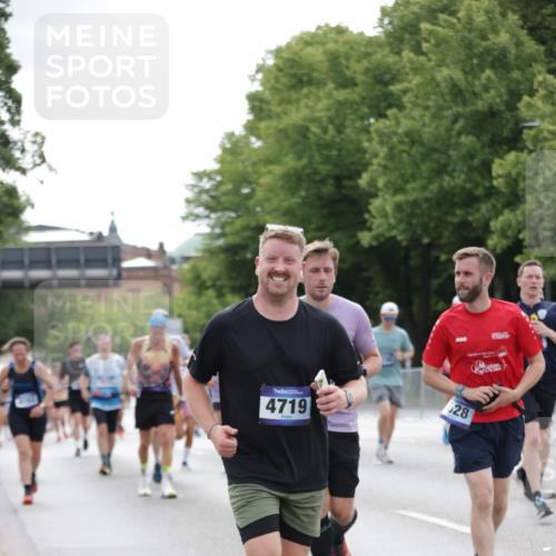 29.06.2025 - hella hamburg halbmarathon Jannik Wohlers http://msf.ph/oto/8189064 29.06.2025 10:23:57 Lombardsbrücke 1005, 1009, 1064, 2132, 2477, 3285, 3579, 3786, 4162, 4464, 4684, 4719, 4993, 6478, 6524, 6526, 7528, 7920, 7975, 8167, 8187, 8297, 9063, 12210, 13380, 13573, 13711, 14143, 14433, 14439, 14824, 15456, 16345, 16861, 17147, 17262, 17559, 17560, 18077, 18109, 18132, 19080 meine-sportfotos.de