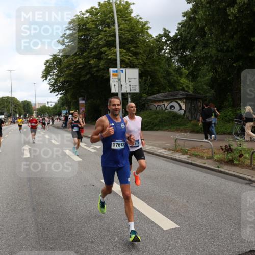 29.06.2025 - hella hamburg halbmarathon Yannick Fuchs http://msf.ph/oto/8189106 29.06.2025 10:30:46 20KM 2399, 2774, 3809, 3843, 4062, 6829, 6990, 6993, 10477, 12447, 12488, 13343, 13419, 14601, 14875, 15115, 15161, 15348, 16119, 17217, 17329, 17612, 17691, 18600 meine-sportfotos.de