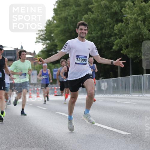 29.06.2025 - hella hamburg halbmarathon Jannik Wohlers http://msf.ph/oto/8189108 29.06.2025 09:44:37 Lombardsbrücke 1827, 3201, 5269, 5367, 6619, 8473, 8731, 10156, 10486, 10848, 11169, 12287, 12900, 13838, 13956, 14140, 14164, 15883, 16377, 16508, 16713, 16736, 17428, 17488, 18837, 18871, 18874, 19142 meine-sportfotos.de