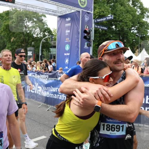 29.06.2025 - hella hamburg halbmarathon Zöllner http://msf.ph/oto/8189121 29.06.2025 10:44:24 Ziel 1220, 1413, 1415, 1902, 5275, 7191, 8722, 9444, 12528, 16547, 16803, 16893, 18806 meine-sportfotos.de