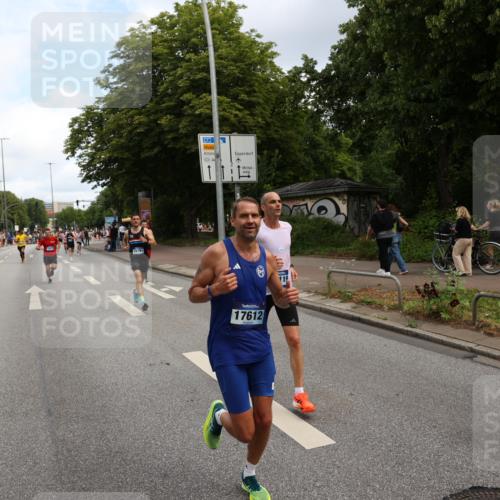 29.06.2025 - hella hamburg halbmarathon Yannick Fuchs http://msf.ph/oto/8189129 29.06.2025 10:30:46 20KM 2399, 2774, 3809, 3843, 4062, 6829, 6990, 6993, 10477, 12447, 12488, 13343, 13419, 14601, 14875, 15115, 15161, 15348, 16119, 17217, 17329, 17612, 17691, 18600 meine-sportfotos.de