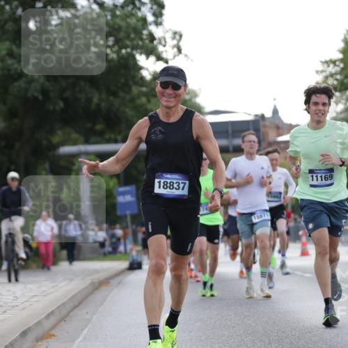 29.06.2025 - hella hamburg halbmarathon Jannik Wohlers http://msf.ph/oto/8189166 29.06.2025 09:44:38 Lombardsbrücke 1827, 2746, 3201, 5269, 5367, 6619, 8731, 10156, 10486, 10848, 11169, 12287, 12595, 12900, 13838, 13956, 14140, 14164, 15883, 16377, 16508, 16713, 16818, 17428, 17488, 18737, 18837, 18871, 18874, 19142 meine-sportfotos.de