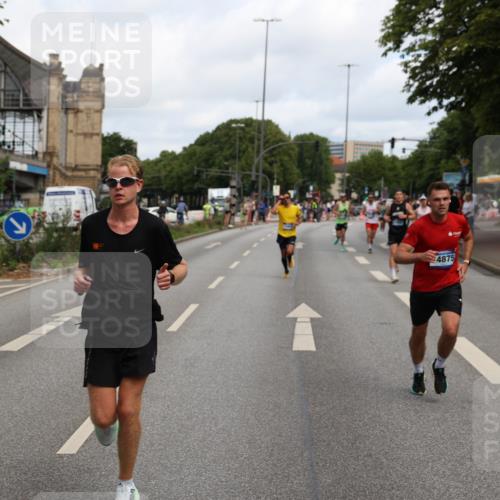 29.06.2025 - hella hamburg halbmarathon Yannick Fuchs http://msf.ph/oto/8189219 29.06.2025 10:30:48 20KM 2399, 2774, 3809, 4062, 6829, 6990, 6993, 10477, 12447, 12488, 13343, 13419, 14601, 14875, 15115, 15161, 15348, 16119, 17217, 17329, 17612, 17691, 18156, 18600 meine-sportfotos.de
