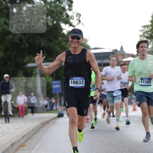 29.06.2025 - hella hamburg halbmarathon Jannik Wohlers http://msf.ph/oto/8189266 29.06.2025 09:44:38 Lombardsbrücke 1827, 2746, 3201, 5269, 5367, 6619, 8731, 10156, 10486, 10848, 11169, 12287, 12595, 12900, 13838, 13956, 14140, 14164, 15883, 16377, 16508, 16713, 16818, 17428, 17488, 18737, 18837, 18871, 18874, 19142 meine-sportfotos.de
