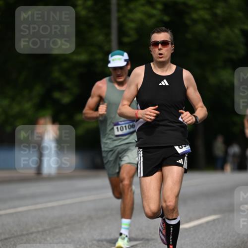 29.06.2025 - hella hamburg halbmarathon Dr. Thomas Lammeyer http://msf.ph/oto/8189299 29.06.2025 09:47:33 Kennedybrücke 1065, 1122, 3075, 3968, 5308, 5344, 7231, 7349, 7793, 8975, 9047, 9079, 10106, 10173, 10790 meine-sportfotos.de