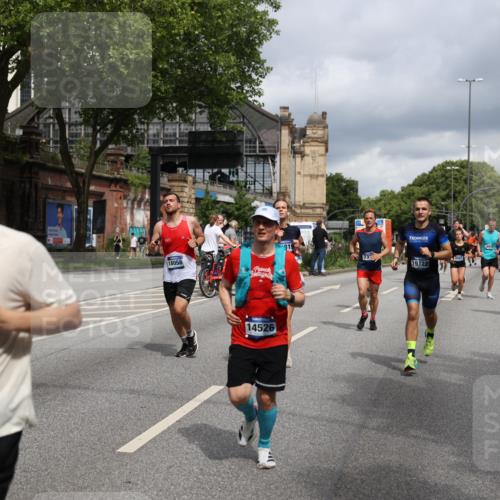 29.06.2025 - hella hamburg halbmarathon Yannick Fuchs http://msf.ph/oto/8189316 29.06.2025 10:43:49 20KM 2013, 2504, 2516, 2878, 2889, 2937, 3414, 3543, 3562, 3692, 4017, 4832, 5460, 5978, 6115, 7100, 7332, 7657, 8112, 8437, 8454, 8813, 9126, 9200, 9463, 9491, 9551, 9597, 9619, 9723, 9924, 9965, 10189, 11339, 11819, 11977, 12035, 12271, 12670, 13159, 13225, 13690, 13976, 14526, 14838, 15519, 15523, 15966, 16114, 16653, 16731, 16738, 16843, 16877, 16891, 17001, 17753, 17908, 18058, 18350, 18926, 18960, 19109 meine-sportfotos.de