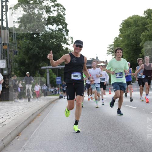 29.06.2025 - hella hamburg halbmarathon Jannik Wohlers http://msf.ph/oto/8189404 29.06.2025 09:44:39 Lombardsbrücke 1827, 2746, 3201, 5269, 5367, 6619, 6781, 10156, 10486, 10848, 11169, 12287, 12595, 12900, 13838, 13956, 14140, 14164, 15883, 16377, 16508, 16713, 16818, 17428, 17488, 18737, 18837, 18871, 18874, 19142 meine-sportfotos.de
