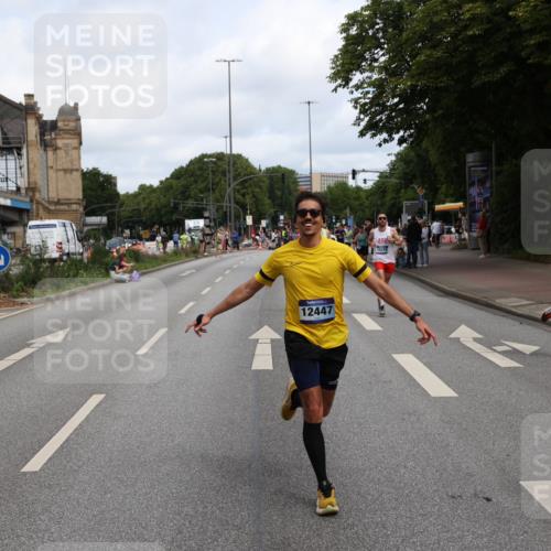 29.06.2025 - hella hamburg halbmarathon Yannick Fuchs http://msf.ph/oto/8189441 29.06.2025 10:30:53 20KM 2399, 2774, 3809, 6829, 6990, 6993, 10852, 12051, 12447, 12488, 13343, 13419, 13991, 14601, 14622, 14875, 15115, 15161, 15348, 15621, 16119, 17217, 17329, 17612, 17691, 18156, 18600 meine-sportfotos.de