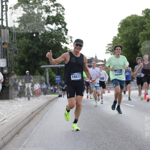 29.06.2025 - hella hamburg halbmarathon Jannik Wohlers http://msf.ph/oto/8189448 29.06.2025 09:44:39 Lombardsbrücke 1827, 2746, 3201, 5269, 5367, 6619, 6781, 10156, 10486, 10848, 11169, 12287, 12595, 12900, 13838, 13956, 14140, 14164, 15883, 16377, 16508, 16713, 16818, 17428, 17488, 18737, 18837, 18871, 18874, 19142 meine-sportfotos.de