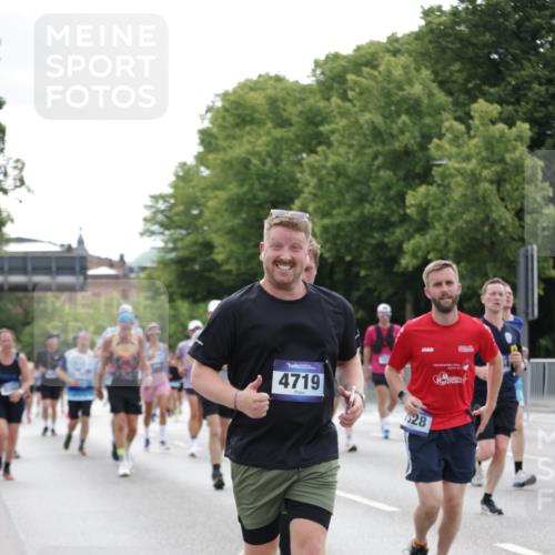 29.06.2025 - hella hamburg halbmarathon Jannik Wohlers http://msf.ph/oto/8189453 29.06.2025 10:23:57 Lombardsbrücke 1005, 1009, 1064, 2132, 2477, 3285, 3579, 3786, 4162, 4464, 4684, 4719, 4993, 6478, 6524, 6526, 7528, 7920, 7975, 8167, 8187, 8297, 9063, 12210, 13380, 13573, 13711, 14143, 14433, 14439, 14824, 15456, 16345, 16861, 17147, 17262, 17559, 17560, 18077, 18109, 18132, 19080 meine-sportfotos.de