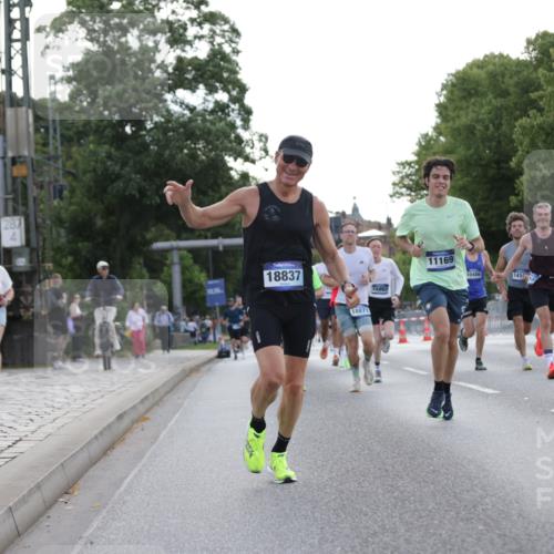 29.06.2025 - hella hamburg halbmarathon Jannik Wohlers http://msf.ph/oto/8189492 29.06.2025 09:44:39 Lombardsbrücke 1827, 2746, 3201, 5269, 5367, 6619, 6781, 10156, 10486, 10848, 11169, 12287, 12595, 12900, 13838, 13956, 14140, 14164, 15883, 16377, 16508, 16713, 16818, 17428, 17488, 18737, 18837, 18871, 18874, 19142 meine-sportfotos.de