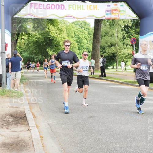 29.06.2025 - hella hamburg halbmarathon MichiJ http://msf.ph/oto/8189601 29.06.2025 10:19:32 Zwischen KM18-KM19 3189, 5308, 10173, 16818 meine-sportfotos.de