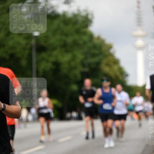 29.06.2025 - hella hamburg halbmarathon Dr. Thomas Lammeyer http://msf.ph/oto/8189607 29.06.2025 10:10:59 Kennedybrücke 1245, 4550, 5951, 6314, 6572, 6664, 8960, 9560, 10212, 10297, 10736, 10886 meine-sportfotos.de