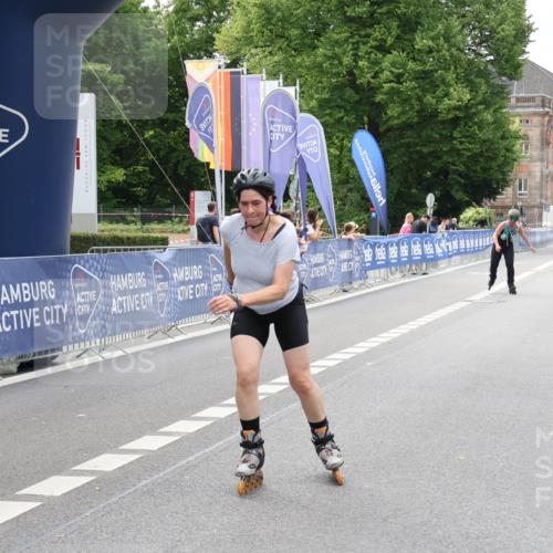 29.06.2025 - hella hamburg halbmarathon Strokosch-Dieckow http://msf.ph/oto/8189646 29.06.2025 09:29:53 Ziel 20028, 20089 meine-sportfotos.de