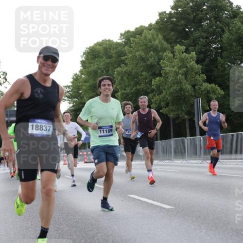 29.06.2025 - hella hamburg halbmarathon Jannik Wohlers http://msf.ph/oto/8189690 29.06.2025 09:44:39 Lombardsbrücke 1827, 2746, 3201, 5269, 5367, 6619, 6781, 10156, 10486, 10848, 11169, 12287, 12595, 12900, 13838, 13956, 14140, 14164, 15883, 16377, 16508, 16713, 16818, 17428, 17488, 18737, 18837, 18871, 18874, 19142 meine-sportfotos.de