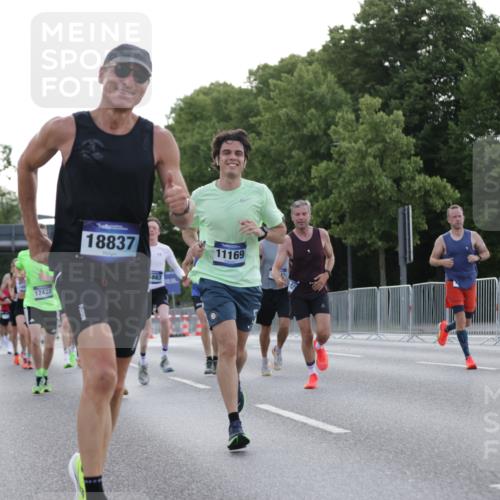 29.06.2025 - hella hamburg halbmarathon Jannik Wohlers http://msf.ph/oto/8189796 29.06.2025 09:44:39 Lombardsbrücke 1827, 2746, 3201, 5269, 5367, 6619, 6781, 10156, 10486, 10848, 11169, 12287, 12595, 12900, 13838, 13956, 14140, 14164, 15883, 16377, 16508, 16713, 16818, 17428, 17488, 18737, 18837, 18871, 18874, 19142 meine-sportfotos.de