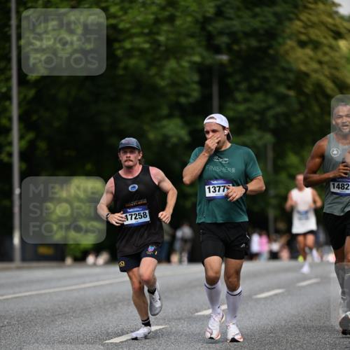 29.06.2025 - hella hamburg halbmarathon Dr. Thomas Lammeyer http://msf.ph/oto/8189881 29.06.2025 09:47:35 Kennedybrücke 1065, 1122, 2879, 3075, 3968, 4678, 5308, 5344, 7231, 7349, 7793, 8975, 9047, 9079, 10106, 10173, 10790 meine-sportfotos.de