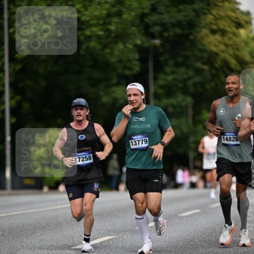 29.06.2025 - hella hamburg halbmarathon Dr. Thomas Lammeyer http://msf.ph/oto/8189970 29.06.2025 09:47:35 Kennedybrücke 1065, 1122, 2879, 3075, 3968, 4678, 5308, 5344, 7231, 7349, 7793, 8975, 9047, 9079, 10106, 10173, 10790 meine-sportfotos.de