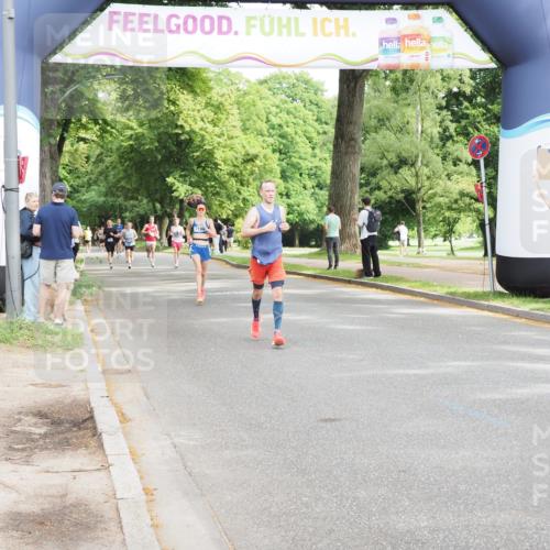 29.06.2025 - hella hamburg halbmarathon MichiJ http://msf.ph/oto/8189973 29.06.2025 10:19:34 Zwischen KM18-KM19 3189, 5308, 10173, 16713, 16818 meine-sportfotos.de