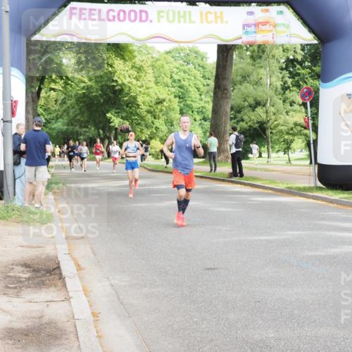 29.06.2025 - hella hamburg halbmarathon MichiJ http://msf.ph/oto/8190037 29.06.2025 10:19:34 Zwischen KM18-KM19 3189, 5308, 10173, 16713, 16818 meine-sportfotos.de
