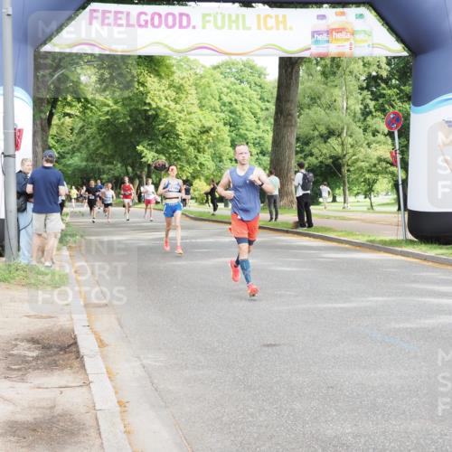29.06.2025 - hella hamburg halbmarathon MichiJ http://msf.ph/oto/8190051 29.06.2025 10:19:34 Zwischen KM18-KM19 3189, 5308, 10173, 16713, 16818 meine-sportfotos.de