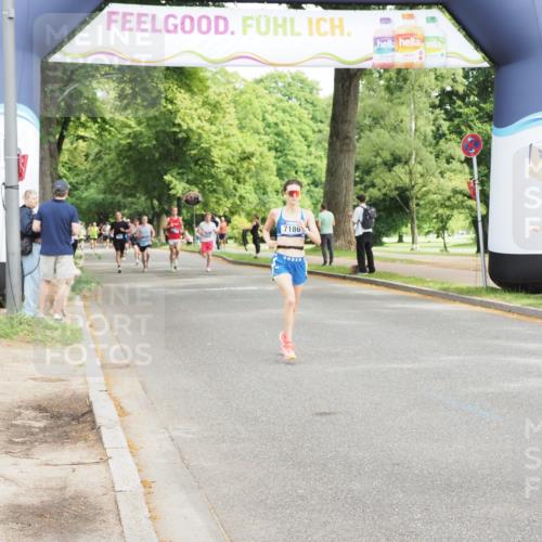 29.06.2025 - hella hamburg halbmarathon MichiJ http://msf.ph/oto/8190084 29.06.2025 10:19:36 Zwischen KM18-KM19 3189, 5308, 10173, 16713 meine-sportfotos.de