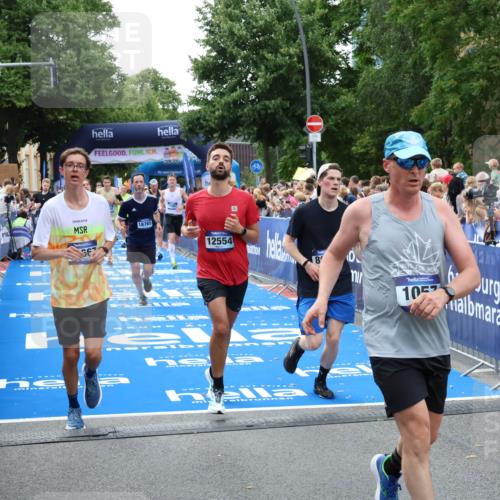 29.06.2025 - hella hamburg halbmarathon Zöllner http://msf.ph/oto/8190096 29.06.2025 10:44:36 Ziel 1468, 2365, 2402, 3305, 5476, 6495, 7322, 7710, 8928, 12554, 12711, 14351, 14464, 14667, 14798, 14816, 15862, 16224, 17097, 17729, 18539, 18560, 18765 meine-sportfotos.de