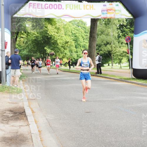 29.06.2025 - hella hamburg halbmarathon MichiJ http://msf.ph/oto/8190190 29.06.2025 10:19:36 Zwischen KM18-KM19 3189, 5308, 10173, 16713 meine-sportfotos.de