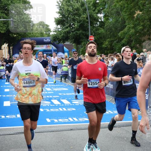 29.06.2025 - hella hamburg halbmarathon Zöllner http://msf.ph/oto/8190210 29.06.2025 10:44:37 Ziel 1468, 1782, 2365, 2402, 3305, 4991, 5476, 6490, 6495, 7322, 7710, 8928, 12554, 12711, 14351, 14464, 14798, 14816, 15862, 16224, 17097, 18107, 18464, 18539, 18560, 18765, 19206 meine-sportfotos.de