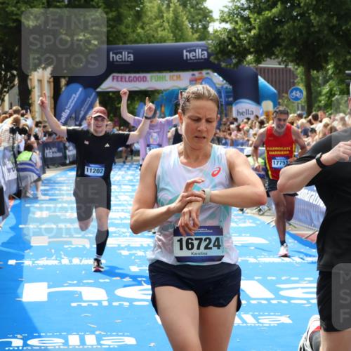 29.06.2025 - hella hamburg halbmarathon Zöllner http://msf.ph/oto/8190235 29.06.2025 10:34:13 Ziel 7884, 7901, 9376, 11202, 13066, 16724, 17751, 18906 meine-sportfotos.de
