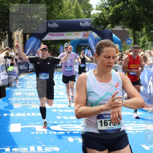 29.06.2025 - hella hamburg halbmarathon Zöllner http://msf.ph/oto/8190281 29.06.2025 10:34:14 Ziel 7884, 7901, 9376, 11202, 13066, 17751, 18906 meine-sportfotos.de