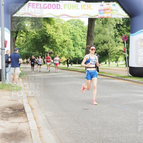 29.06.2025 - hella hamburg halbmarathon MichiJ http://msf.ph/oto/8190292 29.06.2025 10:19:36 Zwischen KM18-KM19 3189, 5308, 10173, 16713 meine-sportfotos.de