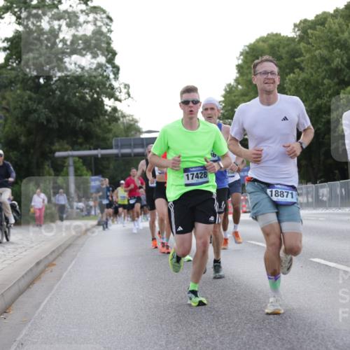 29.06.2025 - hella hamburg halbmarathon Jannik Wohlers http://msf.ph/oto/8190311 29.06.2025 09:44:41 Lombardsbrücke 1827, 2746, 3201, 5269, 5367, 6619, 6781, 10156, 10486, 10848, 11169, 12595, 12900, 13838, 14140, 14164, 14289, 15883, 16377, 16508, 16713, 16818, 17428, 17488, 18737, 18837, 18871, 18874, 19142 meine-sportfotos.de