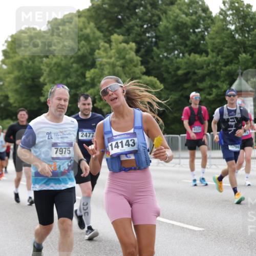 29.06.2025 - hella hamburg halbmarathon Jannik Wohlers http://msf.ph/oto/8190332 29.06.2025 10:24:05 Lombardsbrücke 1064, 1352, 1395, 2132, 2280, 2477, 2944, 3053, 3132, 3421, 3786, 4111, 4162, 4221, 4464, 4719, 5138, 5829, 5830, 6478, 6524, 6526, 6570, 7528, 7975, 8167, 8297, 9063, 11651, 12070, 12210, 12303, 13111, 13113, 13380, 13573, 13638, 13711, 14143, 15796, 18077, 18105, 19080 meine-sportfotos.de