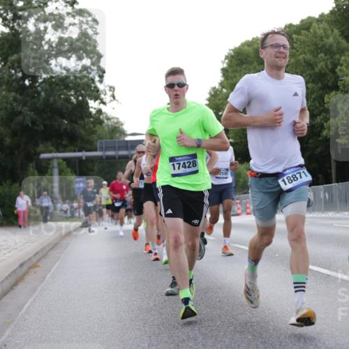 29.06.2025 - hella hamburg halbmarathon Jannik Wohlers http://msf.ph/oto/8190349 29.06.2025 09:44:42 Lombardsbrücke 1827, 2746, 3201, 5269, 5367, 6619, 6781, 10486, 10848, 11169, 12595, 12900, 13838, 14140, 14164, 14289, 15883, 16377, 16508, 16713, 16818, 17428, 17488, 18737, 18837, 18871, 18874, 19142 meine-sportfotos.de