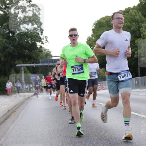 29.06.2025 - hella hamburg halbmarathon Jannik Wohlers http://msf.ph/oto/8190359 29.06.2025 09:44:42 Lombardsbrücke 1827, 2746, 3201, 5269, 5367, 6619, 6781, 10486, 10848, 11169, 12595, 12900, 13838, 14140, 14164, 14289, 15883, 16377, 16508, 16713, 16818, 17428, 17488, 18737, 18837, 18871, 18874, 19142 meine-sportfotos.de